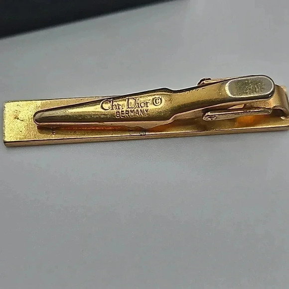 Christian Dior CD Logo Bullet Back Gold Tone Cufflinks with Tie Bar - Picture 4 of 4